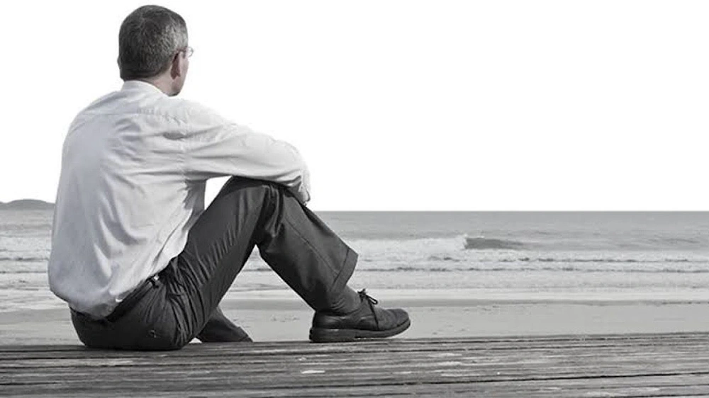 الأحمدي: التقاعد وفقدان الوظيفة أحد أسباب أزمة منتصف العمر .. فيديو