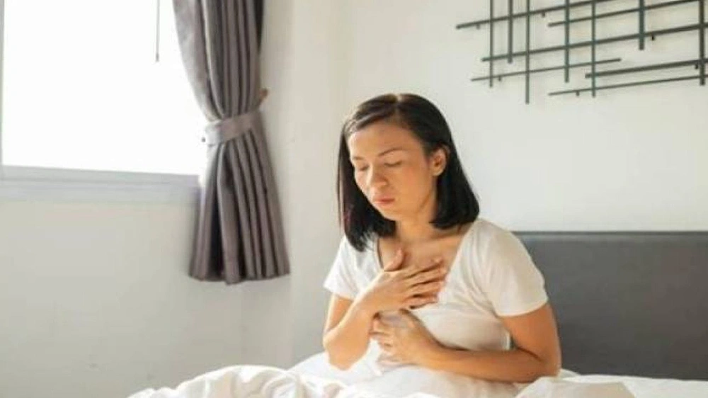 10 أسباب لتسارع ضربات القلب عند الاستيقاظ من النوم