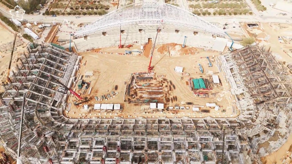 إنجاز 75% من الأعمال الخرسانية بملعب جامعة الإمام .. صور