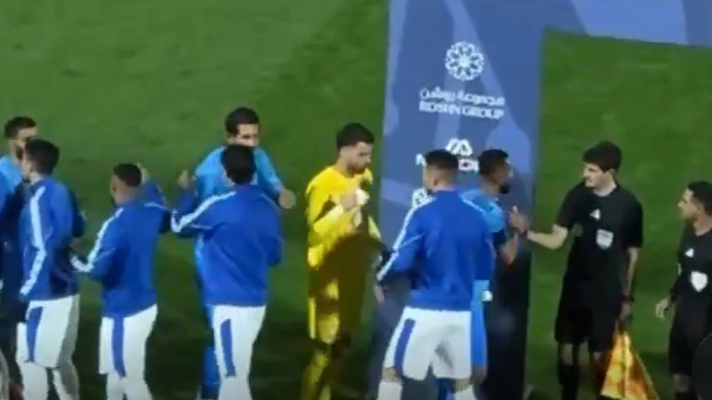 الفرج والبريك يتبادلان التحية مع لاعبي الهلال .. فيديو