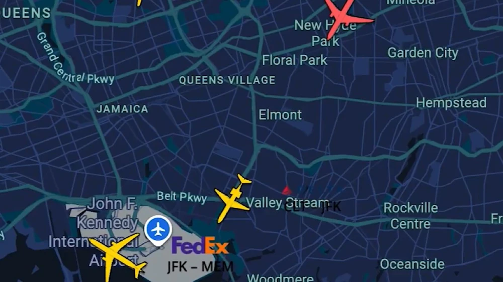 مراقب جوي  يودع طيار دلتا قبل تقاعده بطريقة مؤثرة .. فيديو