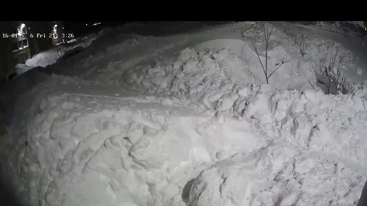 مشاهد مذهلة للعاصفة الثلجية في منطقة كامتشاتكا الروسية  .. فيديو