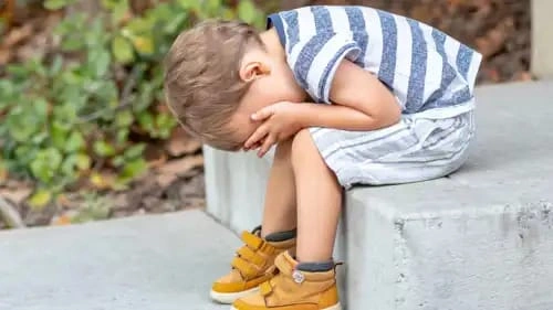 7 عادات تربوية سامة تؤثر على صحة الطفل النفسية