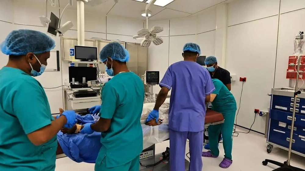 استجابة عاجلة للبرنامج السعودي تنقذ حياة رجل يمني بأقل  من 12 ساعة .. صور