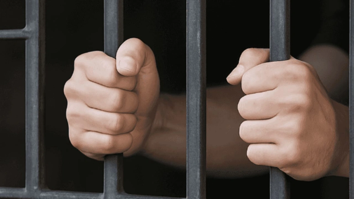 السجن 36 عامًا لشخص قتل 3 مسنين بدم بارد