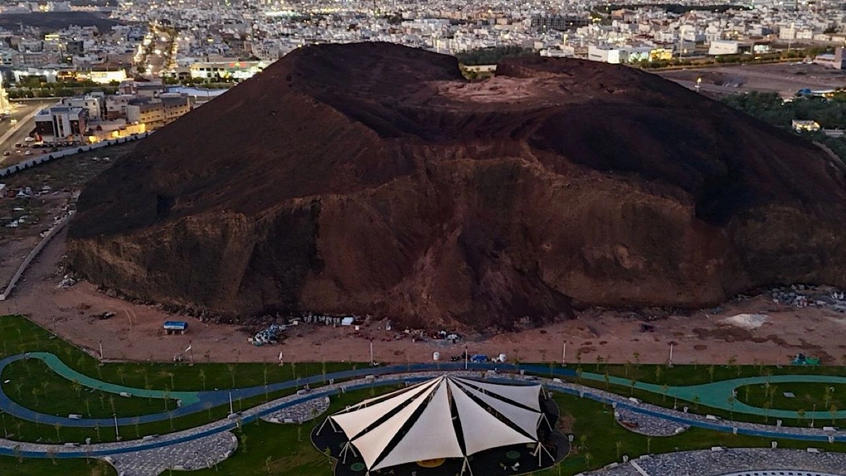 الحديقة البركانية بمذينب تصل لمرحلة متقدمة من الإنجاز .. صور