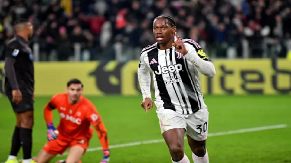 يوفنتوس يتخطى نابولي بثلاثية