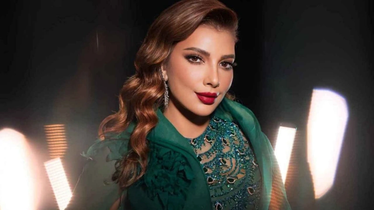 رد عفوي من أصالة نصري على معجب كشف حب والدته لها على المسرح .. فيديو