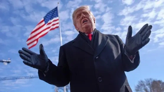 ترامب يعلن فتح المجال الجوي فوق فنزويلا