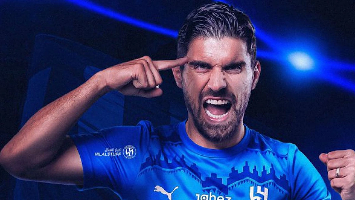 نيفيز يقترب من تجديد عقده مع الهلال