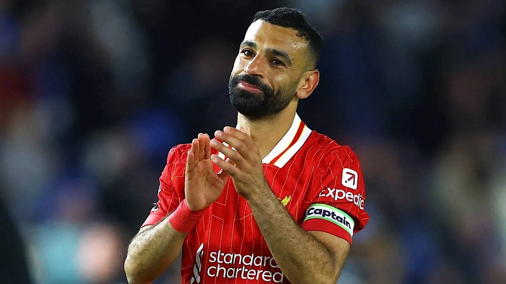مشجع لمحمد صلاح داخل المطار: راحت عليك .. فيديو
