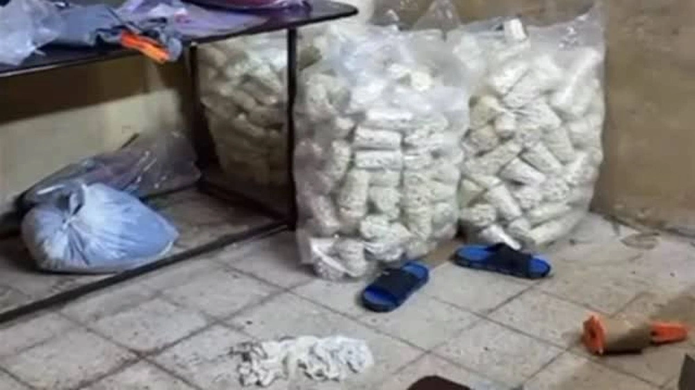 ضبط 12 متهما يديرون مصنعا لتصنيع مواد غذائية للأطفال بمنزل سكني في الكويت