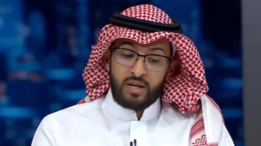 محامٍ يحذر من عمل الأجانب بهويات سعودية في تطبيقات النقل.. فيديو
