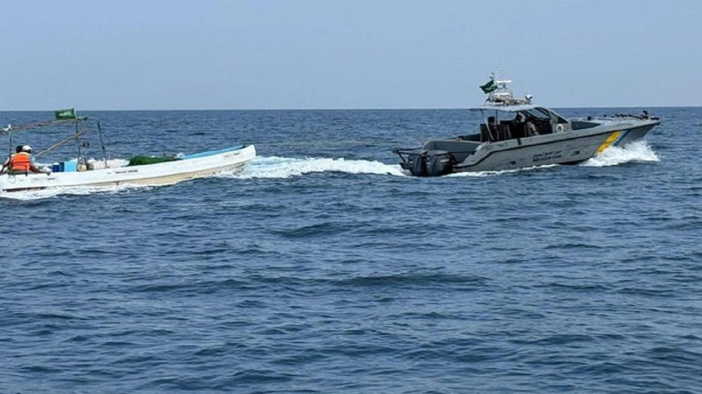 حرس الحدود بجازان ينقذ مواطنًا من الغرق أثناء ممارسة السباحة