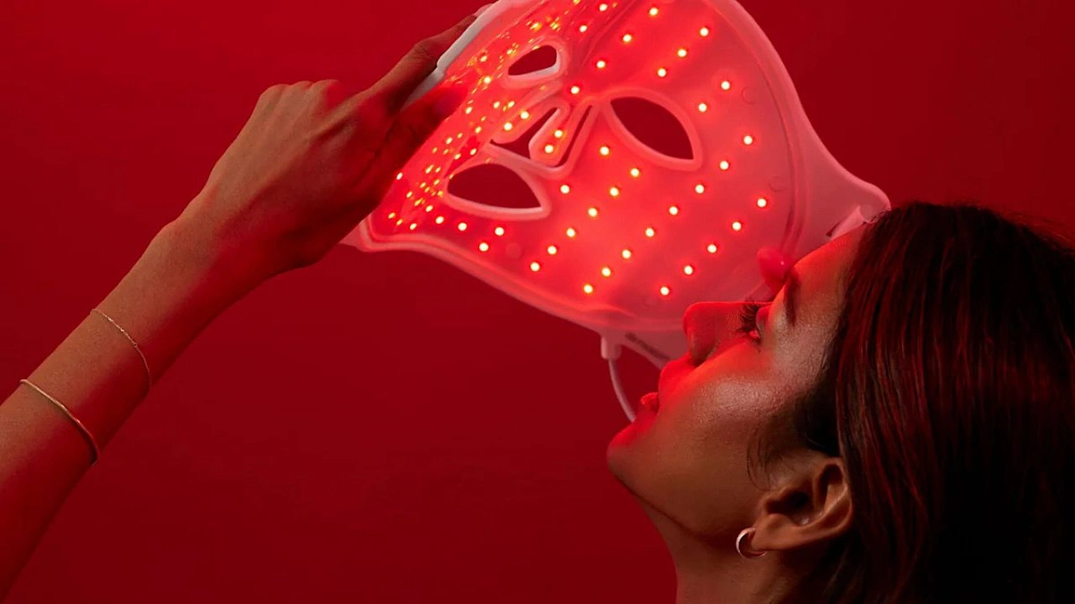 أجهزة الضوء الأحمر للوجه: ليست الحل السحري للتجاعيد