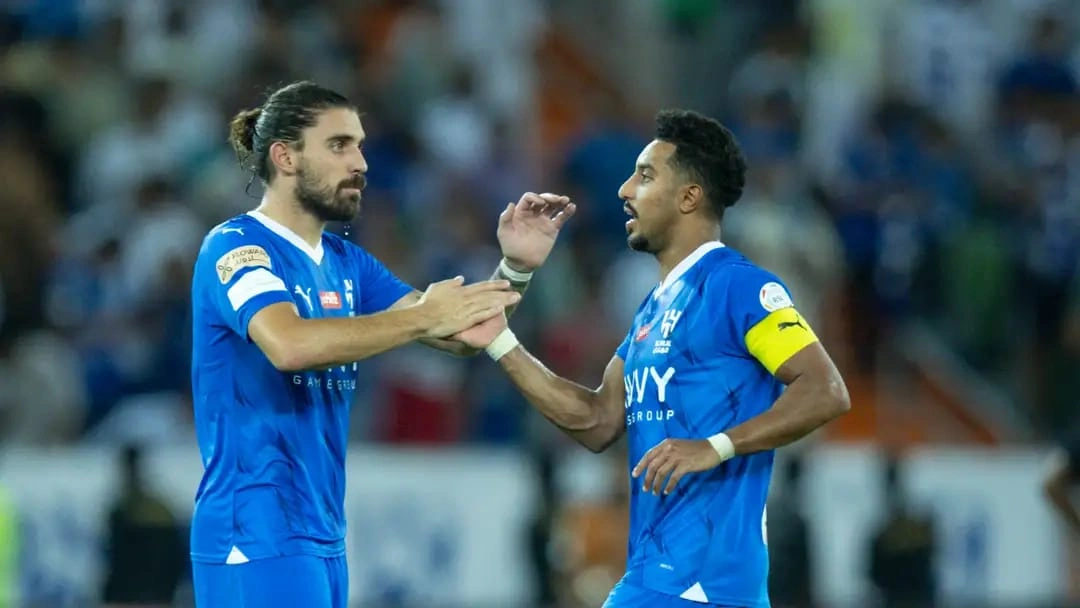 الهلال يعلن إصابة سالم الدوسري وليوناردو قبل كلاسيكو الأهلي .. صورة