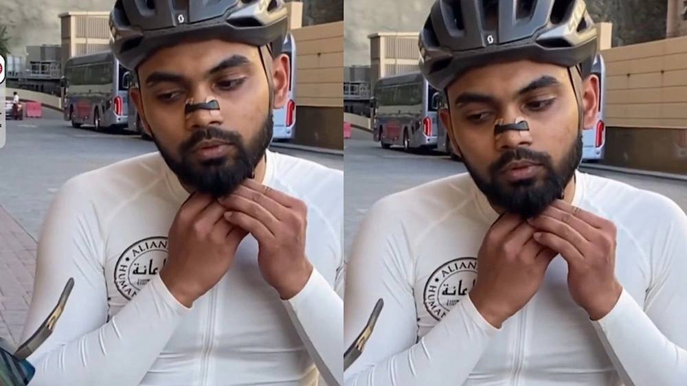 معتمر برتغالي يقطع مسافة مكة إلى المدينة بالدراجة في يوم واحد.. فيديو
