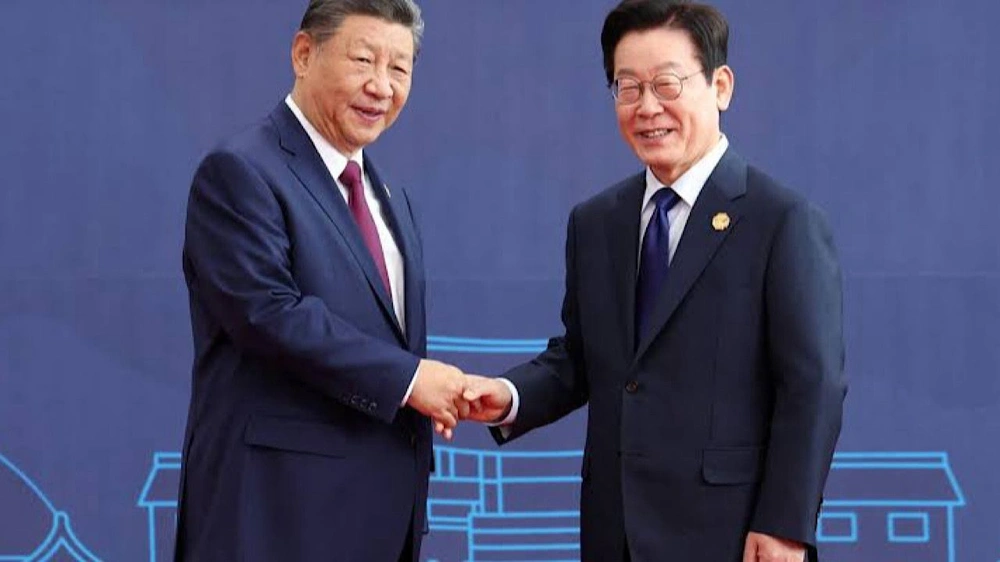 سيلفي تاريخي بين رئيسي كوريا الجنوبية والصين يجذب اهتمام العالم