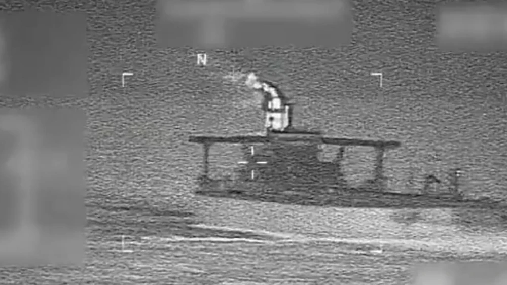 لحظة احتجاز الولايات المتحدة ناقلة نفط روسية في شمال الأطلسي .. فيديو