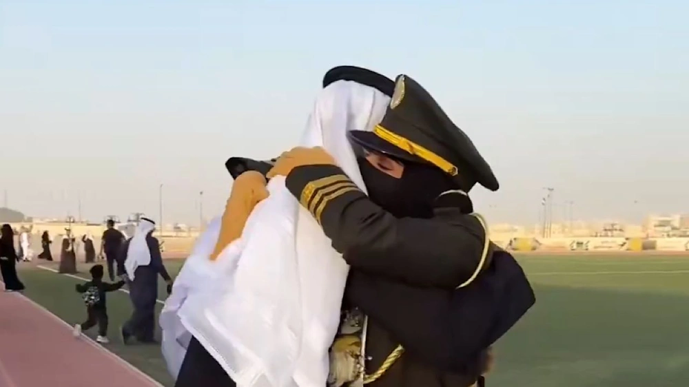 مجندات الأمن يحتفلن مع أهاليهن بتخرج الدفعة السادسة للكادر النسائي .. فيديو