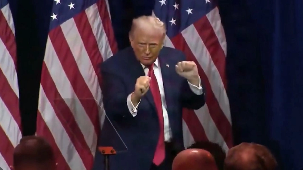 ترامب يرقص بعد نهاية خطابه أمام أعضاء مجلس النواب الجمهوريين ..فيديو