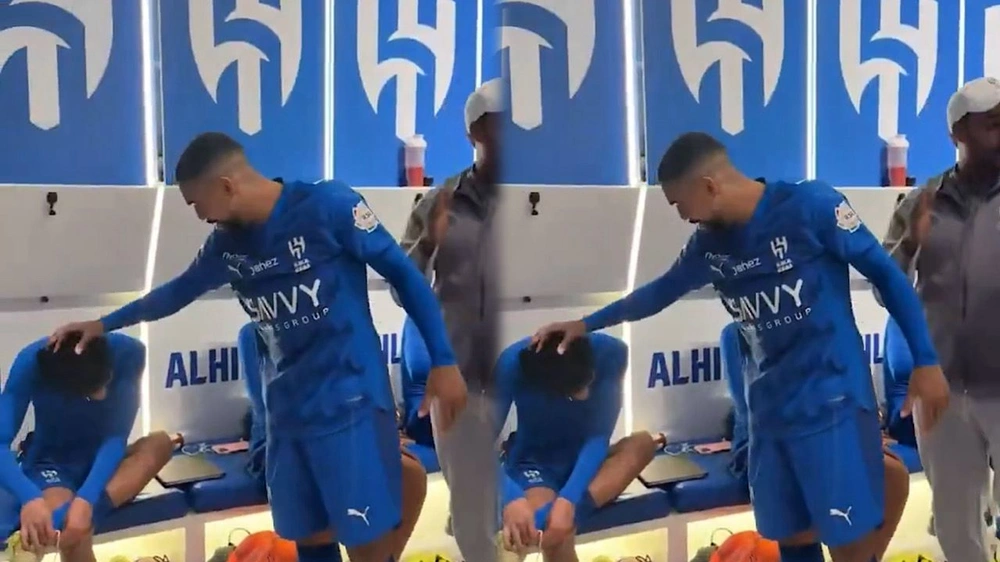مالكوم يهنئ سعد المطيري في أول ظهور له بقميص الهلال .. فيديو