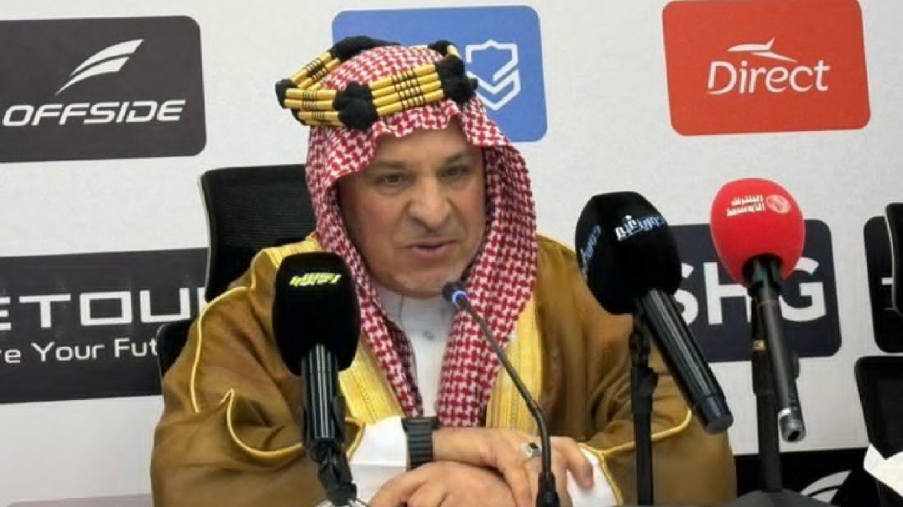 بن زكري يظهر بالزي السعودي احتفاءً بيوم التأسيس