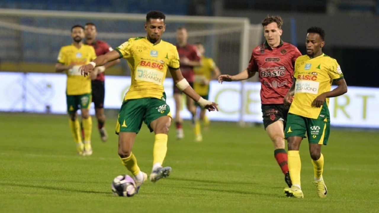 الخلود يتغلب على الخليج في الوقت القاتل