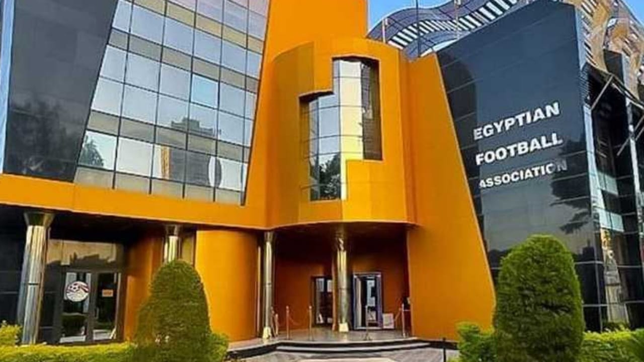 الاتحاد المصري يعلن شطب حكمين وإيقاف نادي لمدة عام