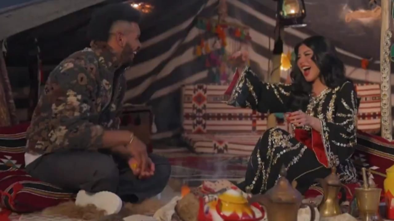 البليهي لحليمة بولند: أحتاج أتزوج وهي تعده بحضور الحفل وهدية مفاجئة! .. فيديو