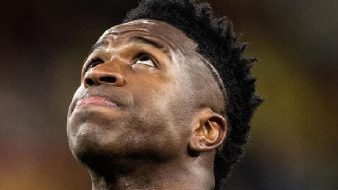 الاتحاد البرازيلي يجدد دعمه لفينيسيوس جونيور ويؤكد: لا مكان للعنصرية في كرة القدم