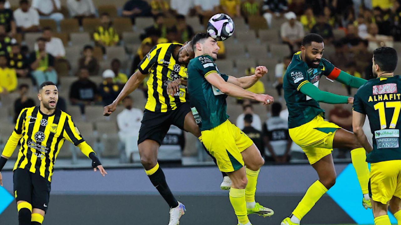 الخليج يطالب بالاطلاع على التسجيلات الصوتية لحكم مباراة الاتحاد