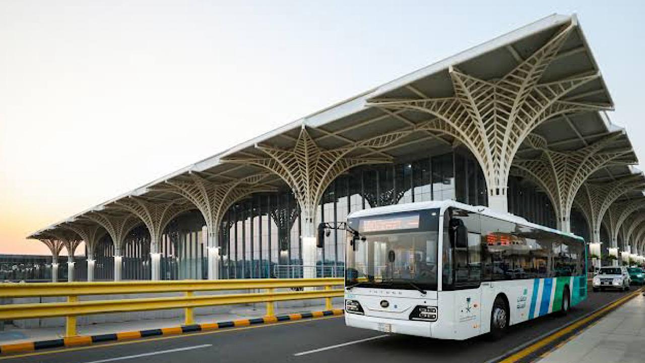 المدينة المنورة تطلق 8 مسارات نقل جديدة لخدمة المصلين والزوار خلال رمضان