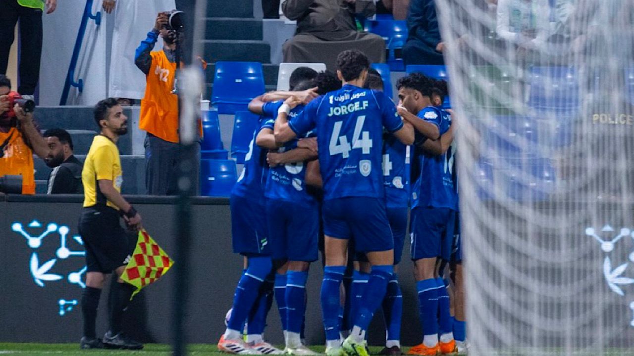 الفتح يتخطى الأخدود بثنائية