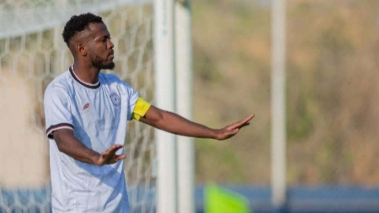 معتوق يدرس عروض احترافية بعد دخوله الفترة الحرة مع الشباب