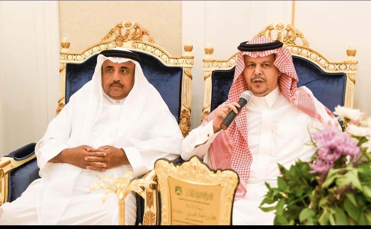مجلس أسرة أمير الشهاب بالأحساء يكرم حمد العيسى مدير عام تعليم الأحساء السابق..صور