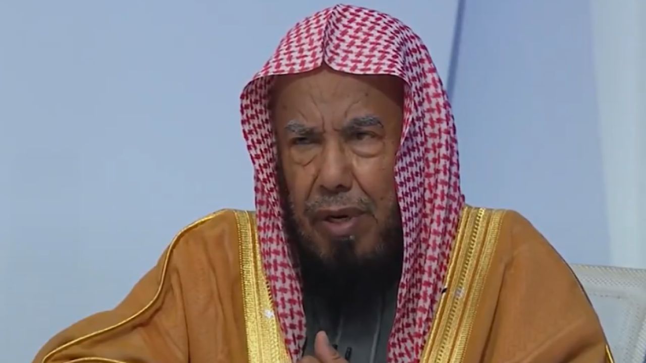 المطلق يوضح حكم إفطار المسافر لأداء العمرة .. فيديو