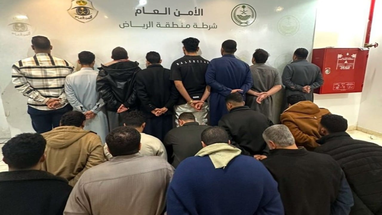 القبض على 36 مقيمًا ظهروا في فيديو يتشاجرون أمام معرض لبيع السيارات بالرياض..فيديو