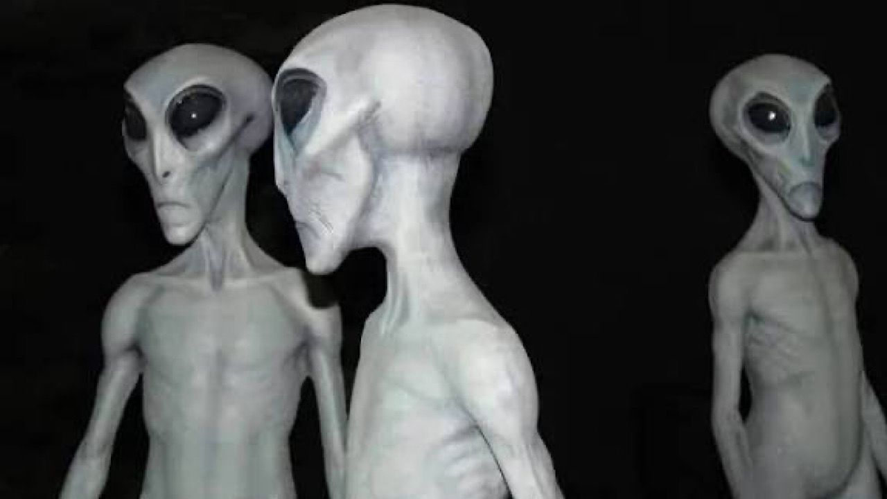 ترامب يوجه بإصدار ملفات الكائنات الفضائية وأوباما يرتكب خطأ بالكشف عنه