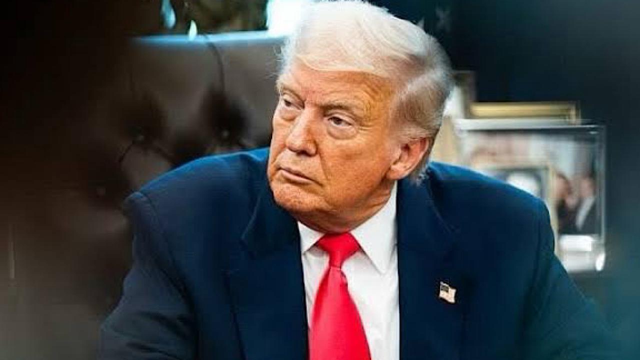 الرئيس الأمريكي يفرض رسومًا شاملة جديدة