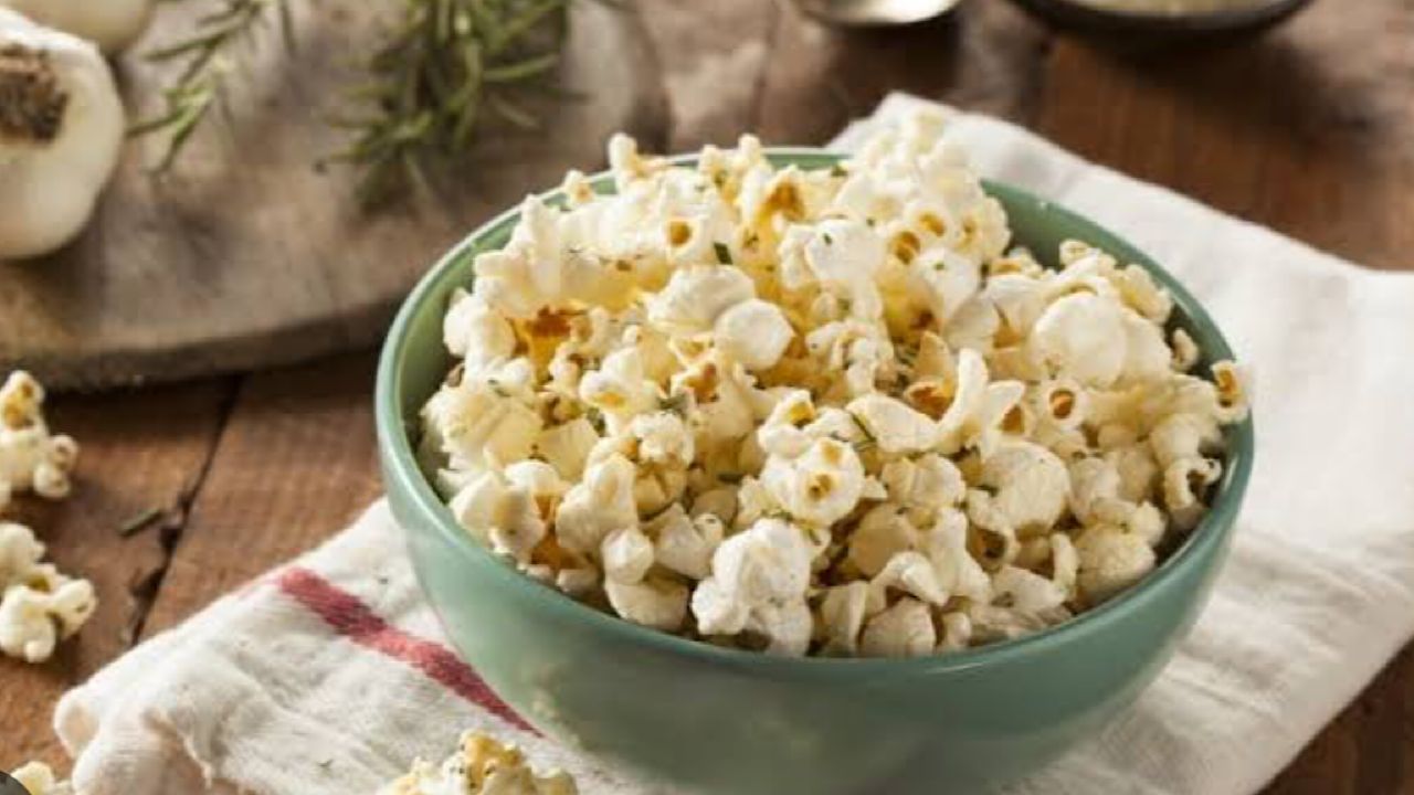 أخصائية تغذية: دايت الفشار لا أساس له علميًا  بل هو وجبة خفيفة فقط  ..  فيديو