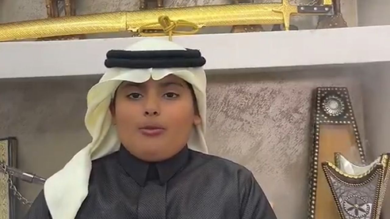 طفل سعودي يلفت الأنظار بإلقاء خطاب باللغة الإسبانية خلال احتفالات يوم التأسيس .. فيديو