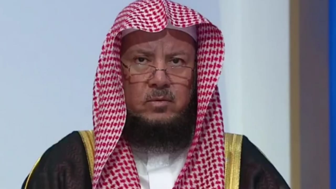 الشيخ السليمان يحذر من المعالجين الشعبيين الذين يدعون معرفة الغيب .. فيديو