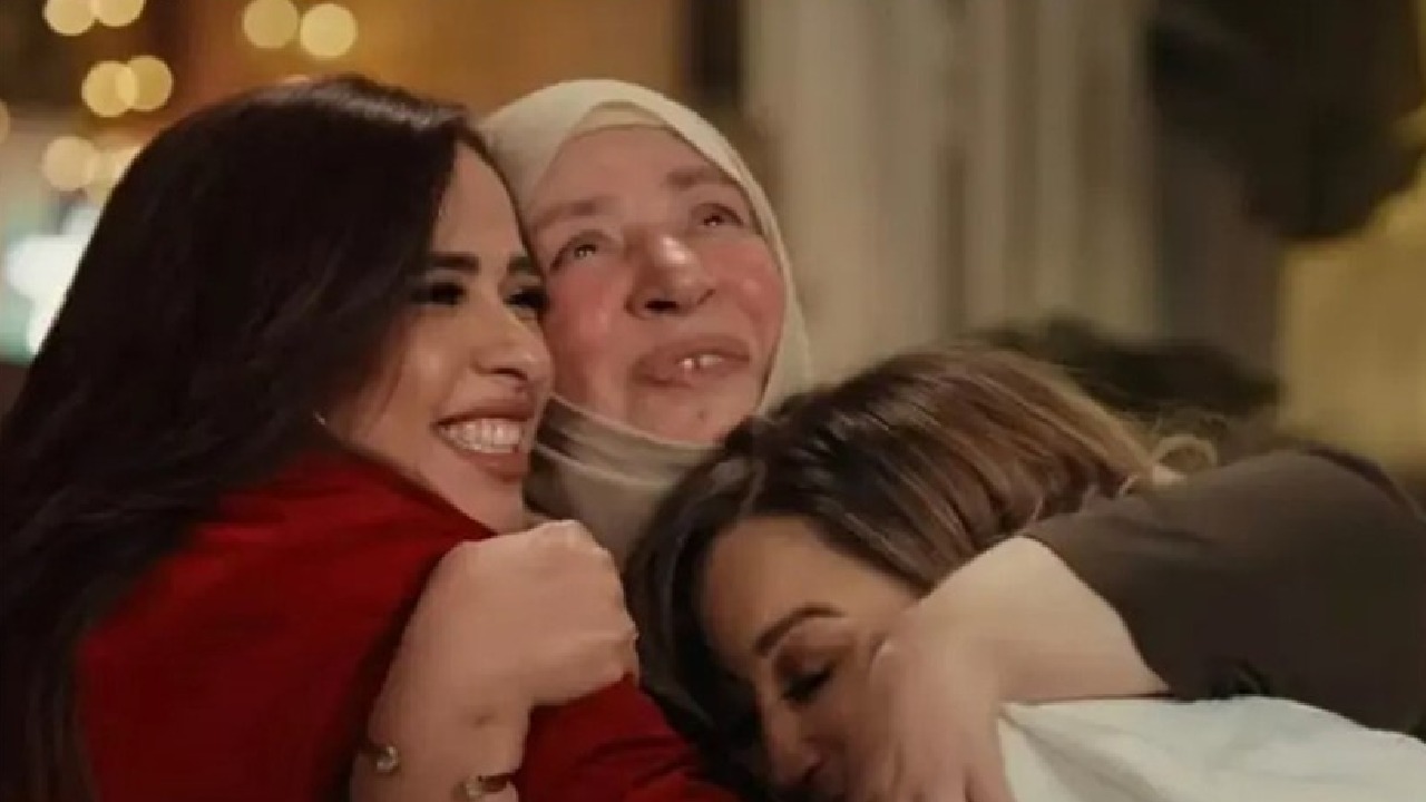 عبلة كامل تفاجئ جمهورها بإعلان رمضاني