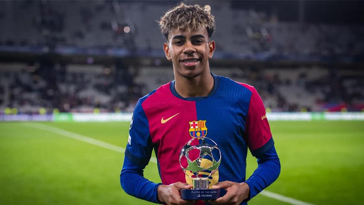 لامين يامال بالجلباب المغربي في أول يوم رمضان.. صور