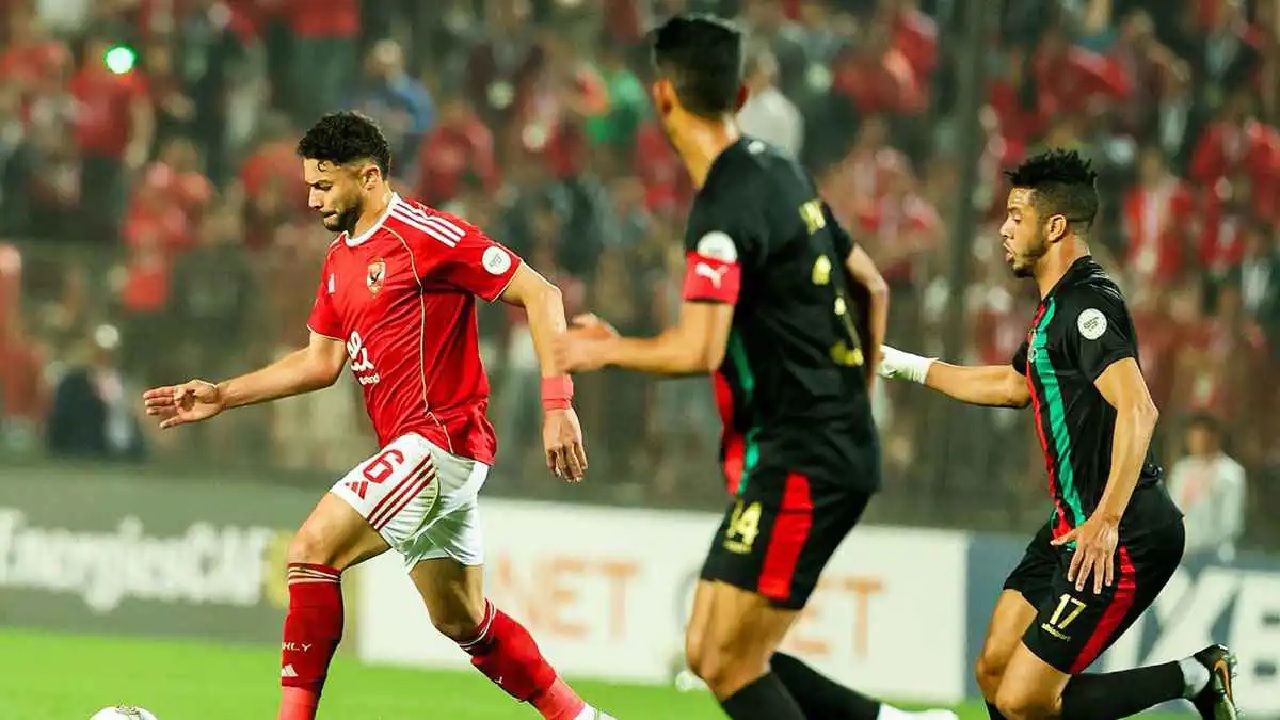 جدل واسع بعد تقرير حكم مباراة الأهلي والجيش الملكي