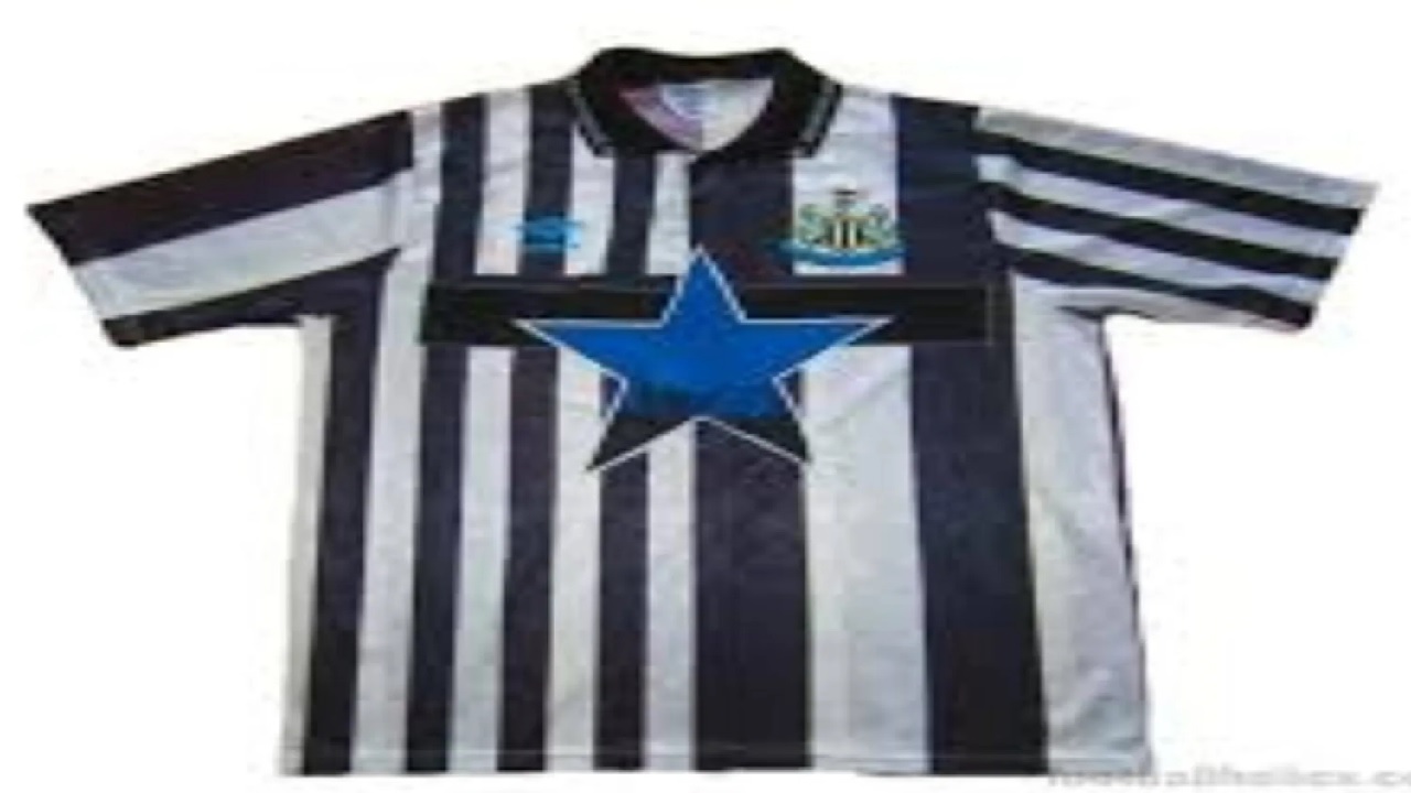 نيوكاسل يكشف عن تصميم قميصه الجديد بتعديل جريء