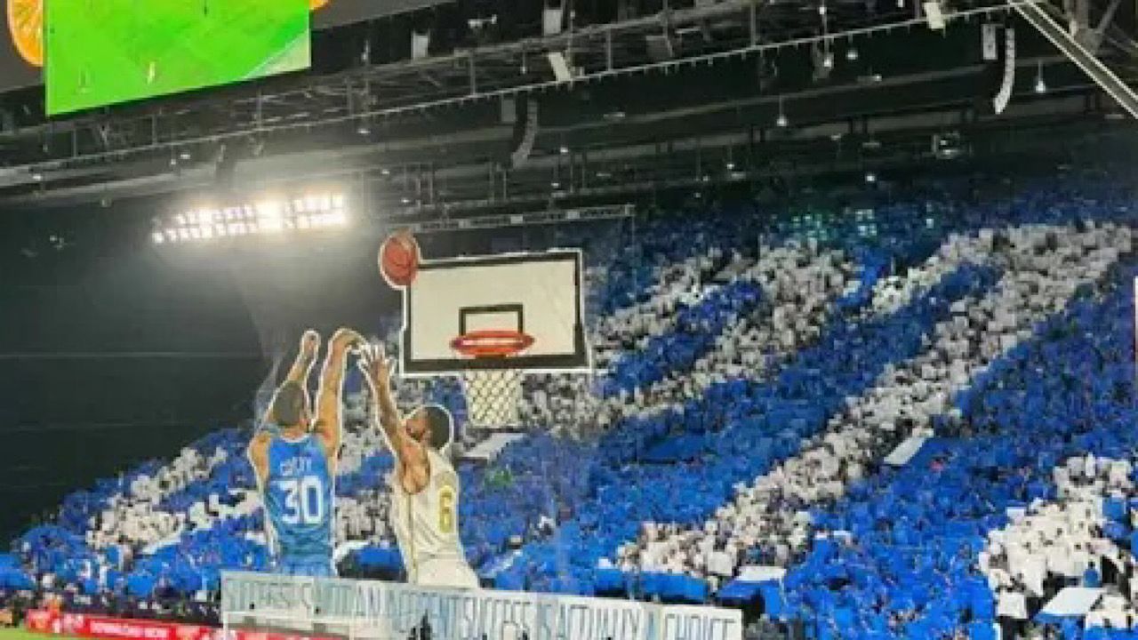 ستيفن كاري يتصدر تيفو الهلال في كلاسيكو الاتحاد .. فيديو