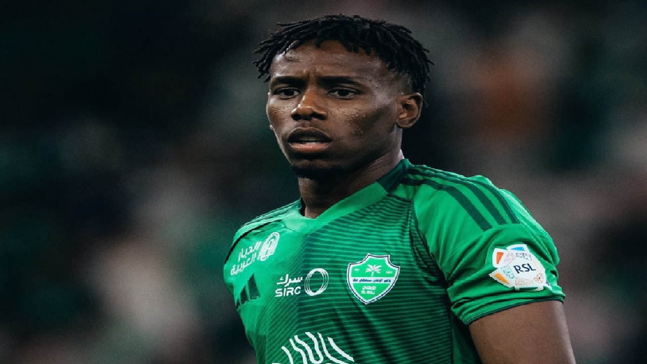 الأهلي يخطط لتثبيت زكريا هوساوي