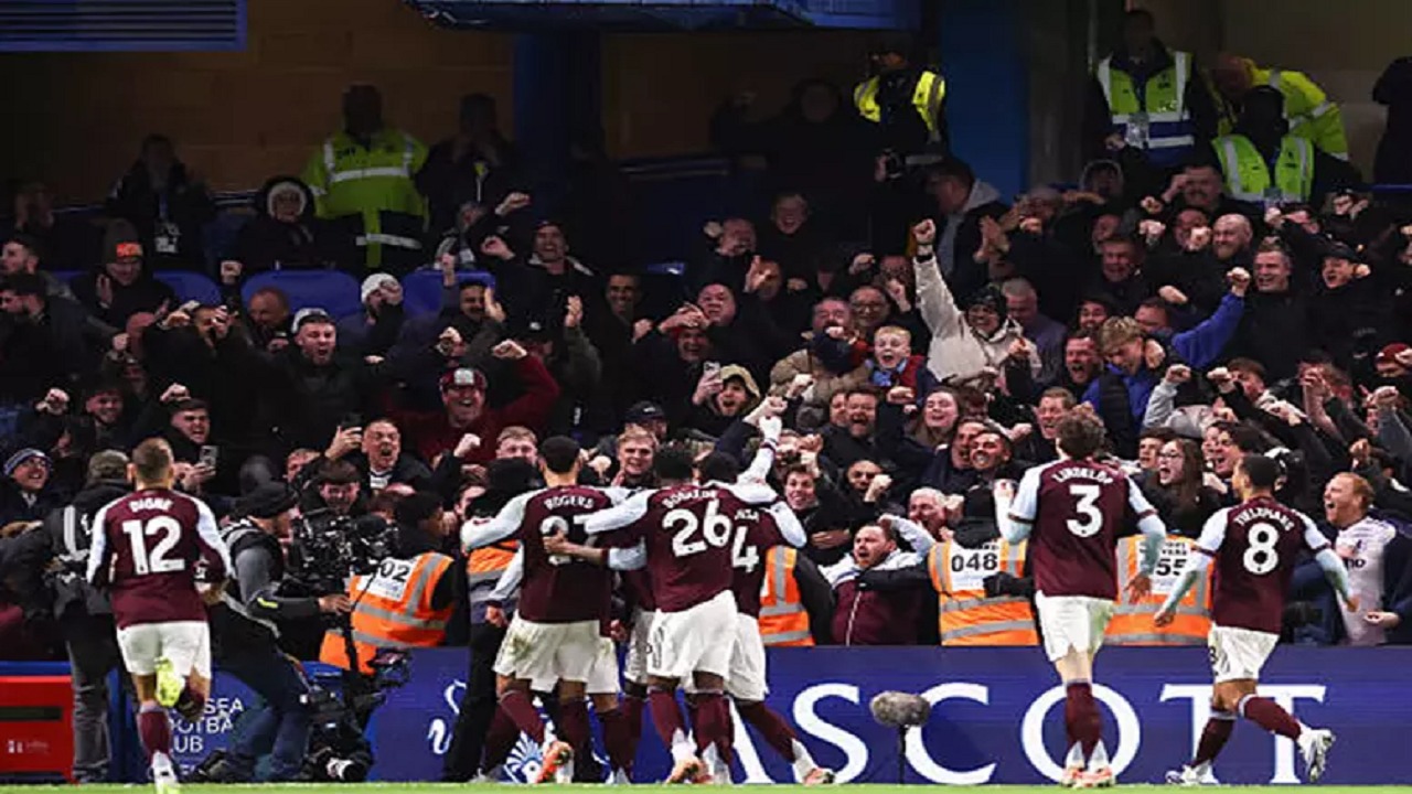 أستون فيلا ينجو من الخسارة ويتعادل أمام ليدز يونايتد